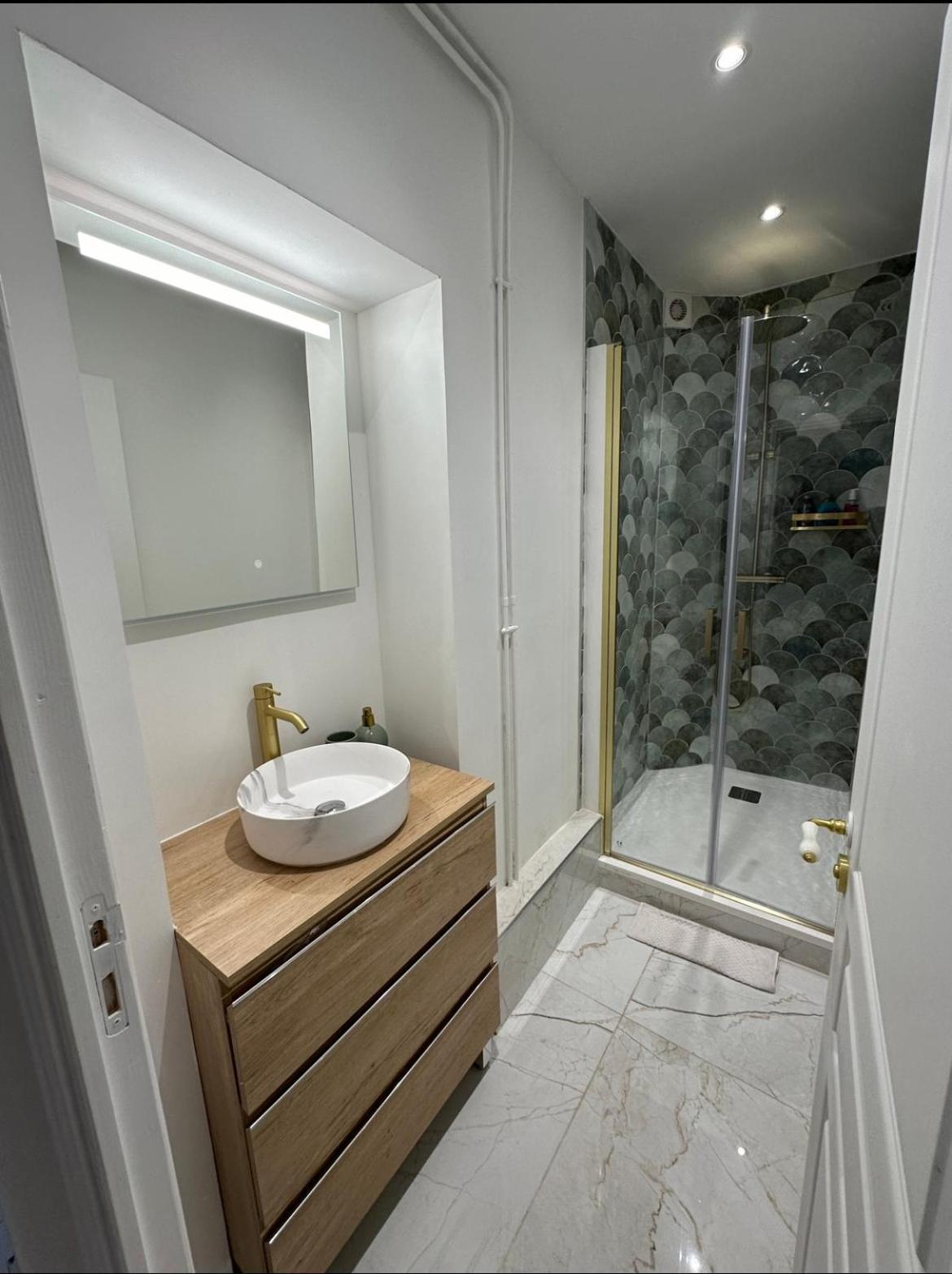 Apartment Charming Parisian Flat Near Eiffel Tower *