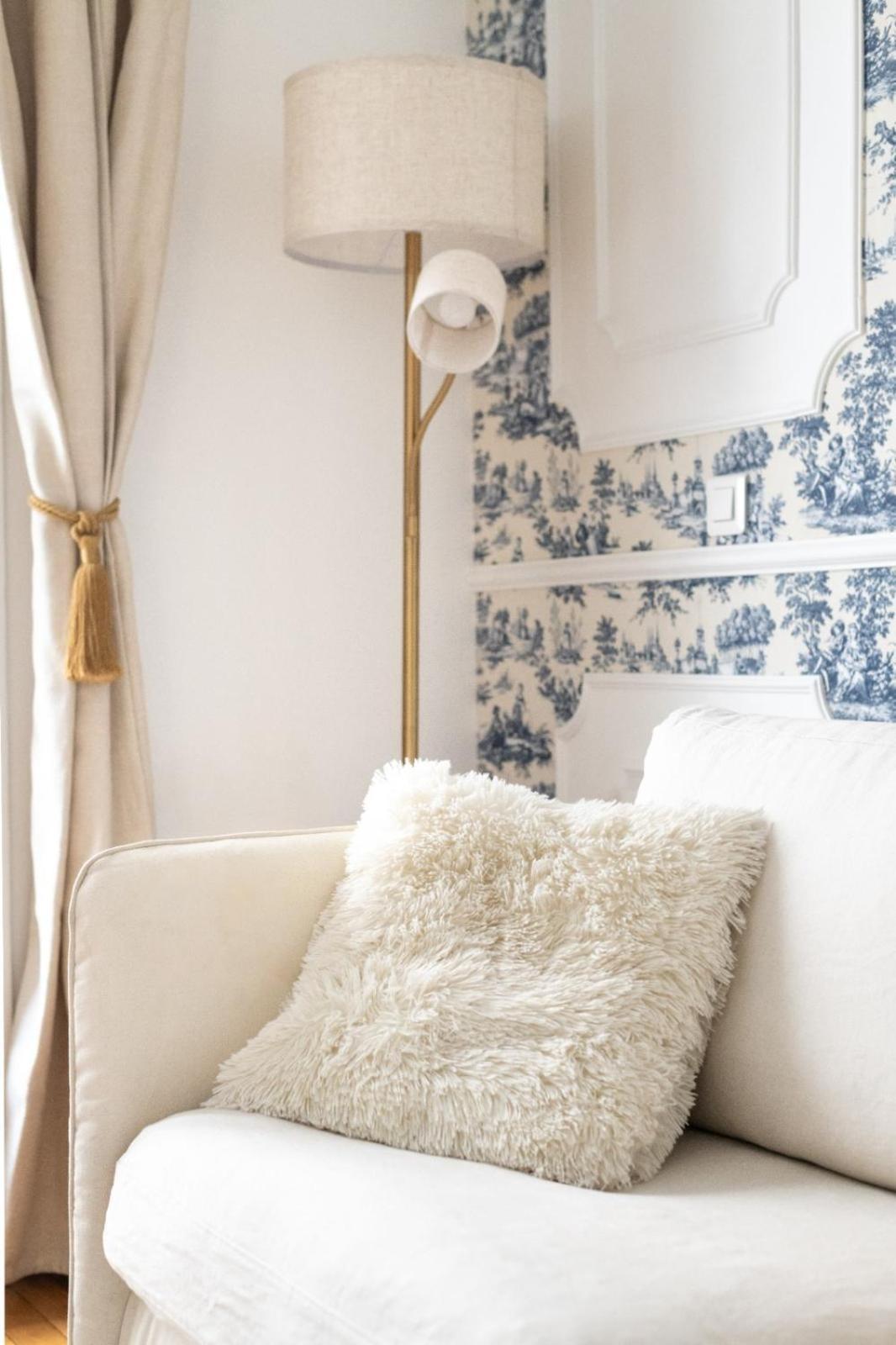 Charming Parisian Flat Near Eiffel Tower Apartment *