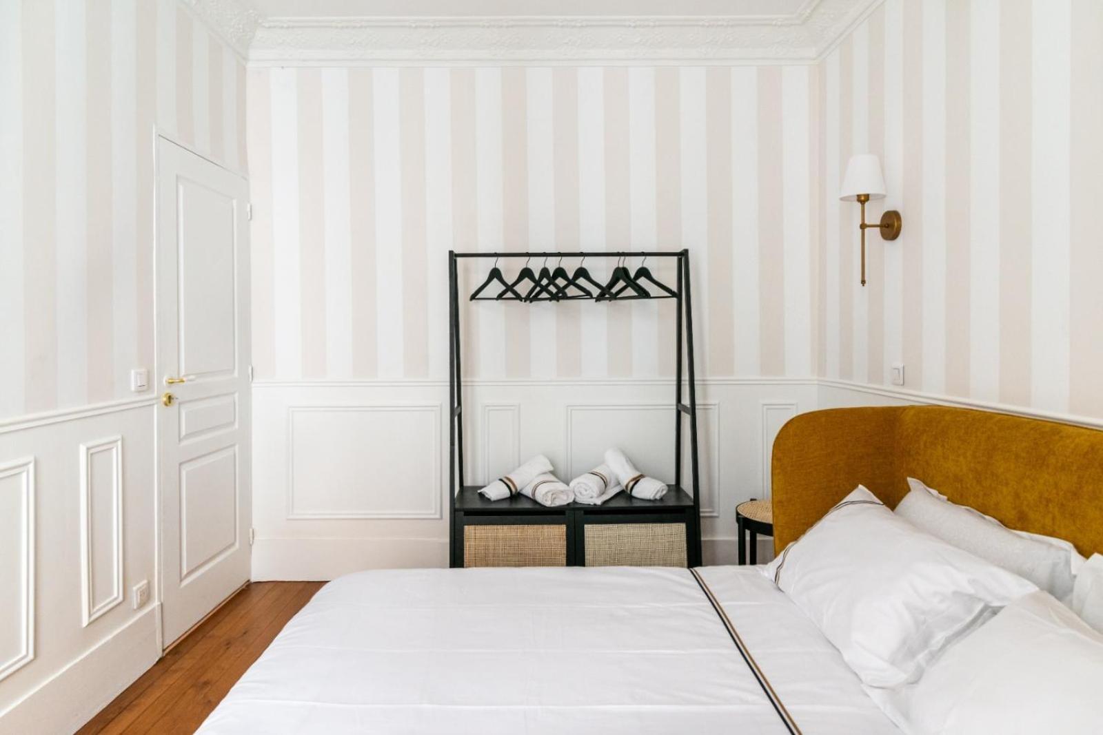 Apartment Charming Parisian Flat Near Eiffel Tower