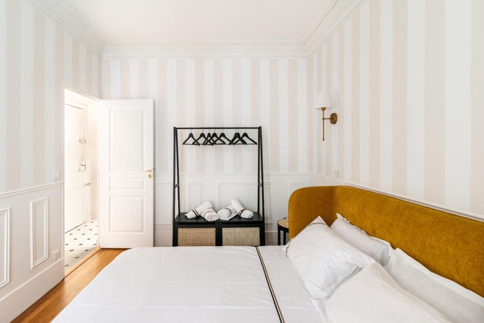 Charming Parisian Flat Near Eiffel Tower Apartment *