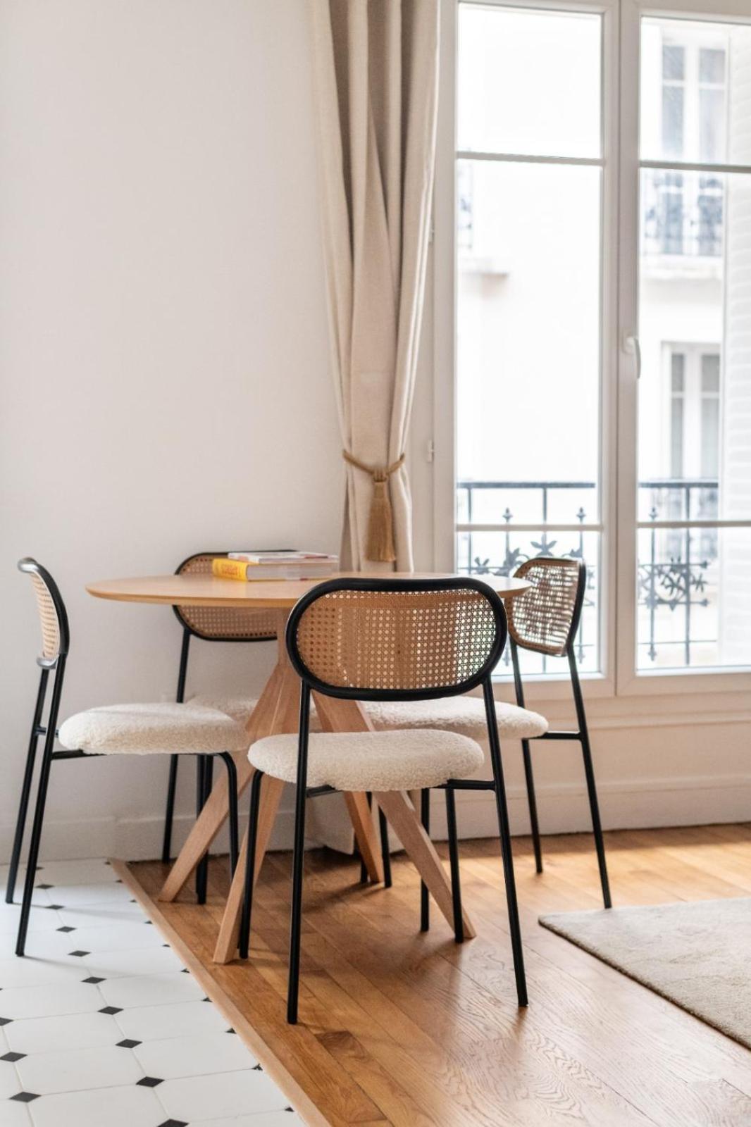 Apartment Charming Parisian Flat Near Eiffel Tower *